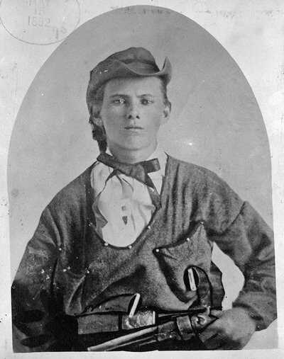 james-bio-loc-1882.jpg__400x507_q85_crop_subsampling-2_upscale